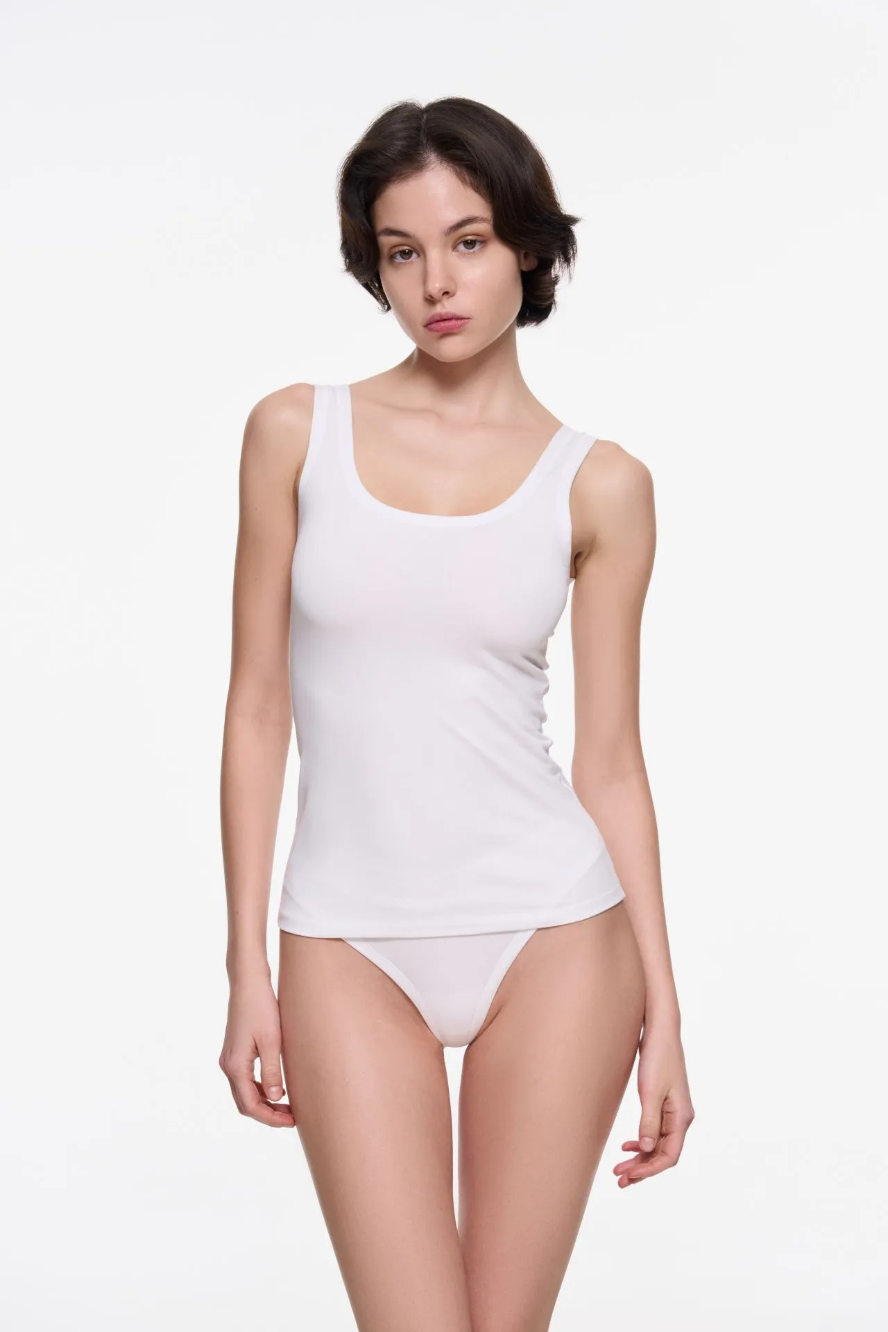 Майка с широкими бретелями белый