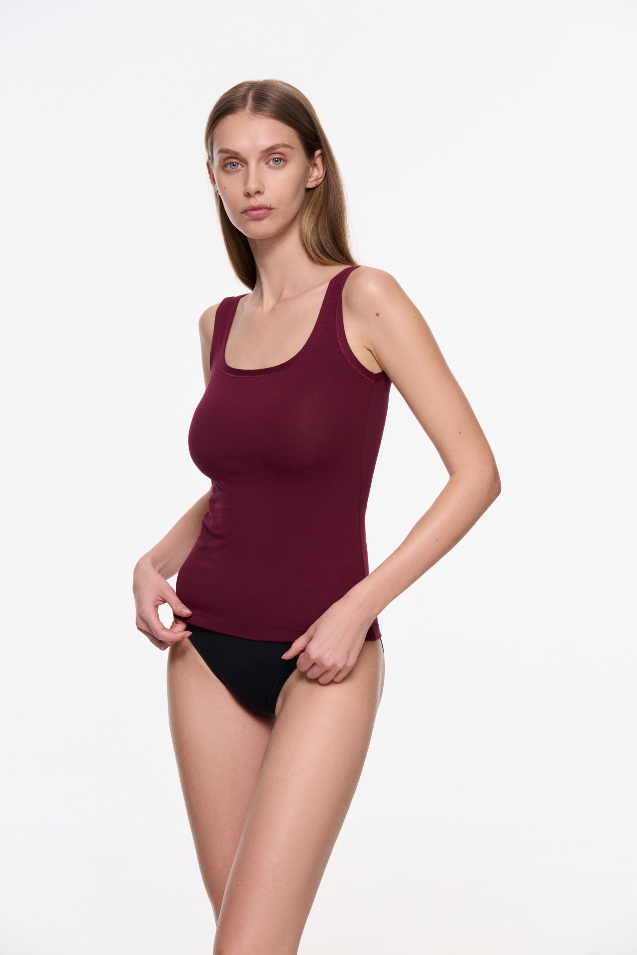 Майка с широкими бретелями бордовый